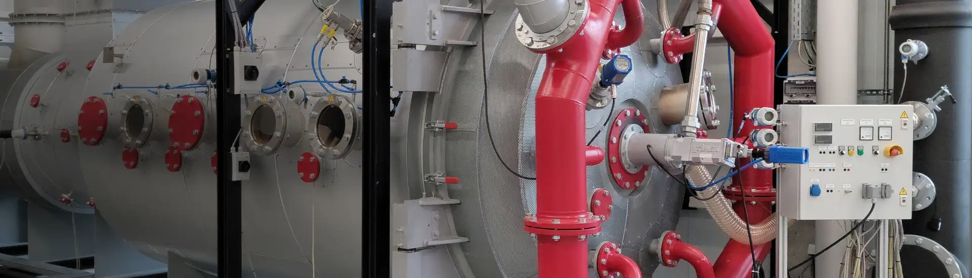 Compact flame monitors at a combustion chamber at HEGWEIN